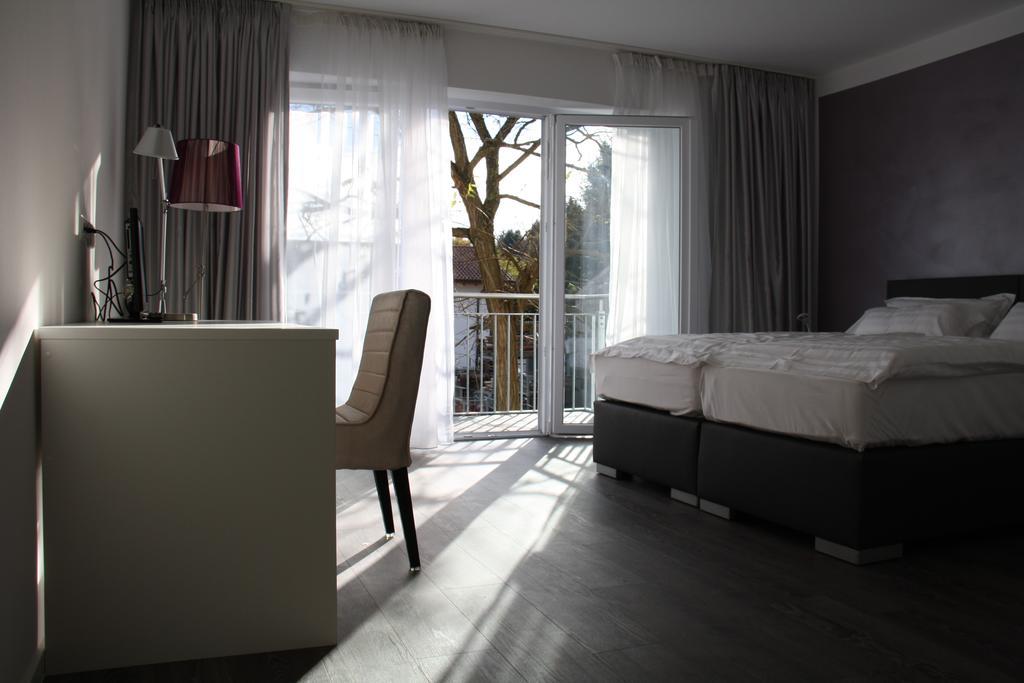 Отель Victoria Living Jockgrim Экстерьер фото